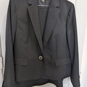 Evan-Pincone Black Skirt Suit - Size 18